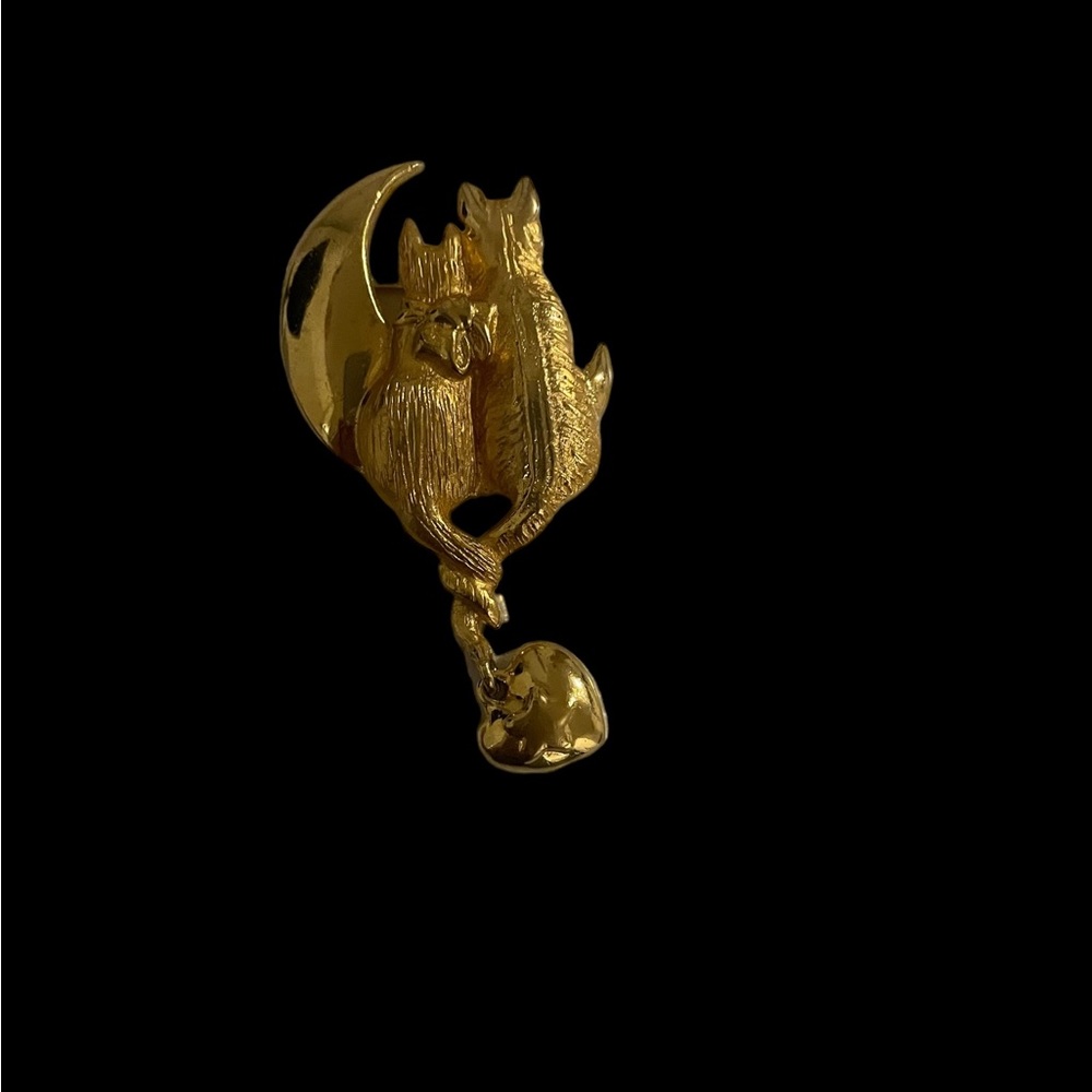 Love cats brooch